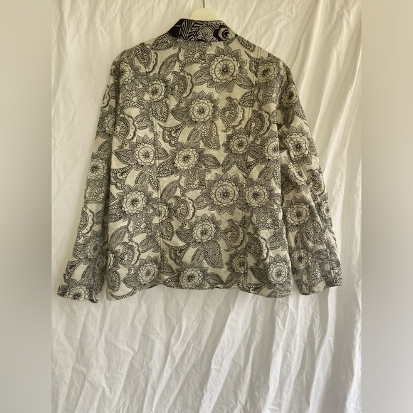 Chicos Jacket Black White Floral Kimono Jacket Silk Linen blend Size 2 / Medium - Picture 11 of 13